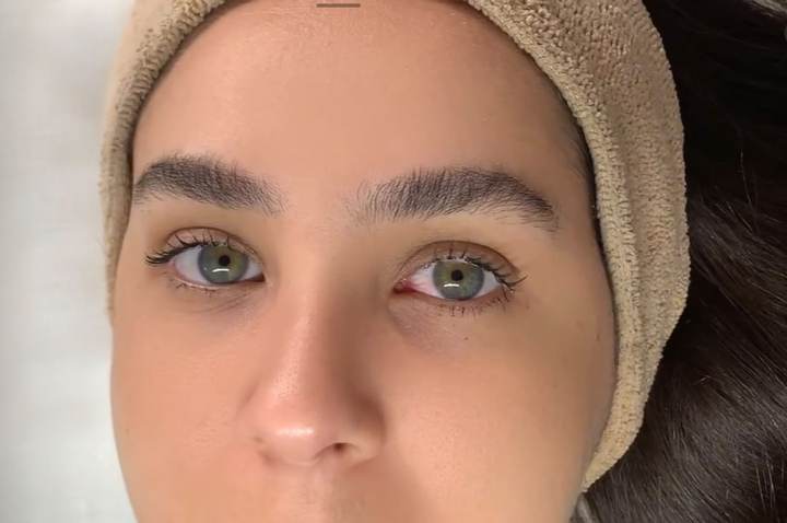 Resultado de henna nas sobrancelhas de cliente do Studio SM