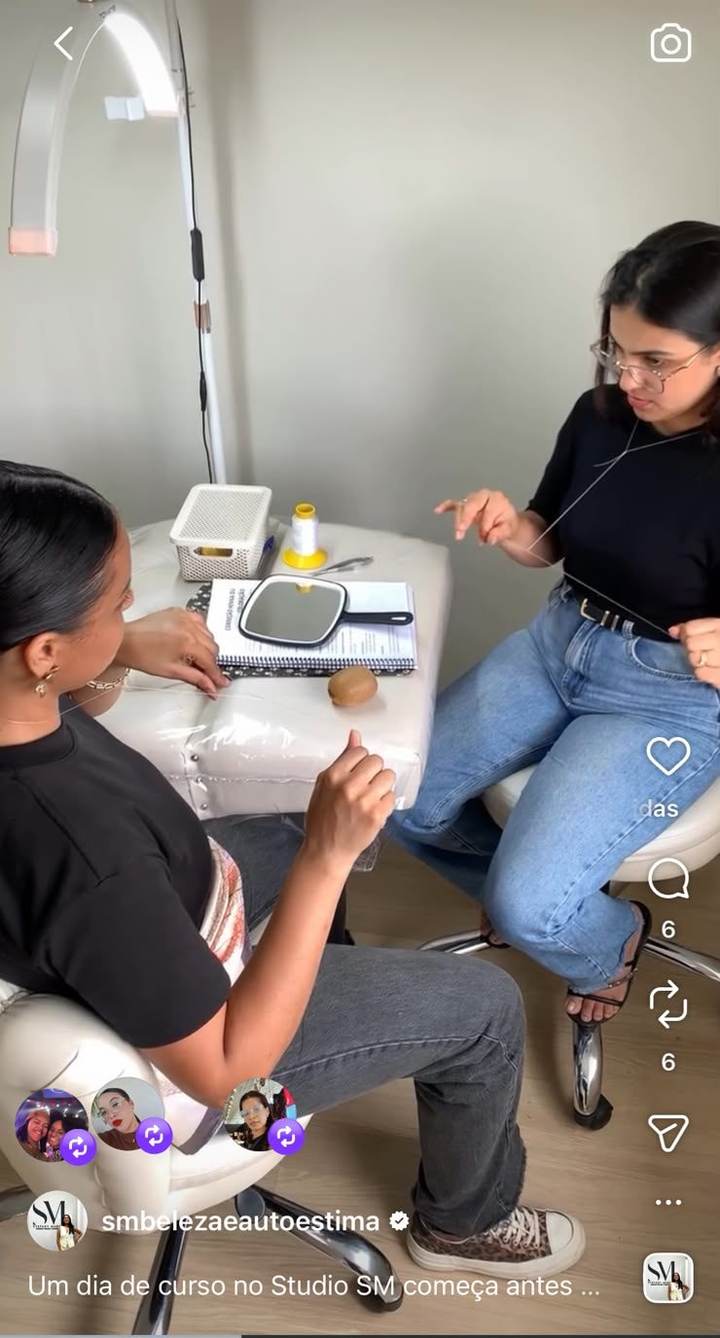 Alunas em aula prática de curso no Studio SM